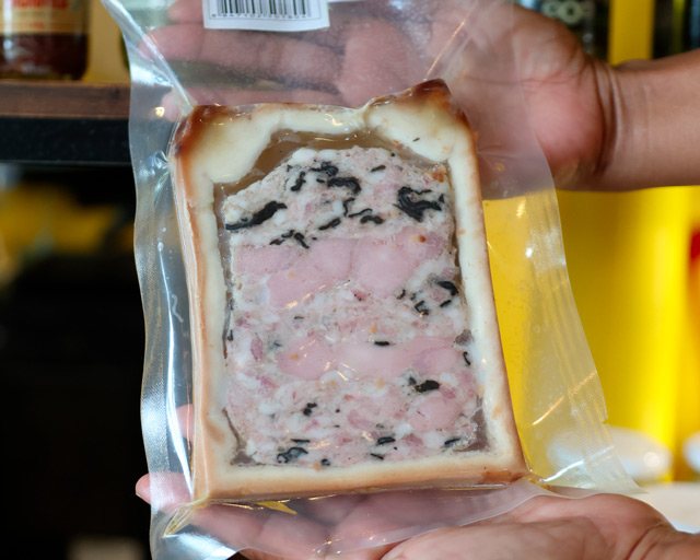 Meat pie with mushrooms